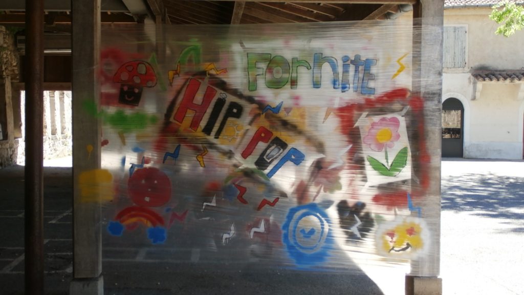 Toile de street-art hip-pop réalisée par les enfants